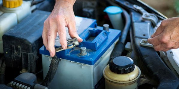 cambio-de-baterias-para-carro-a-domicilio-medellin-servicio